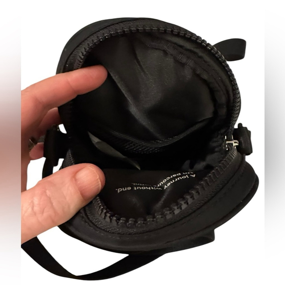 Lululemon Future Legacy Crossbody Bag Black NWT Team Canada - Picture 5 of 10
